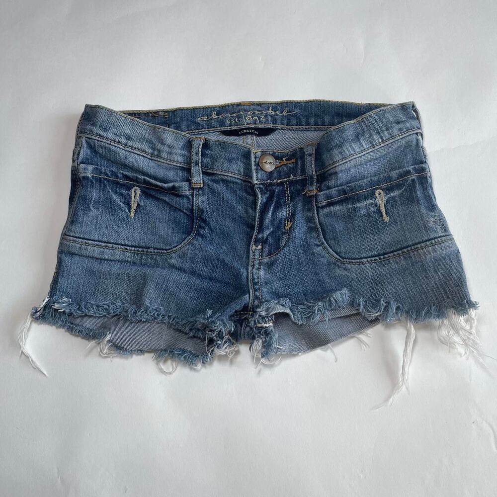 abercrombie low rise frayed denim booty shorts size 22 / xxs
